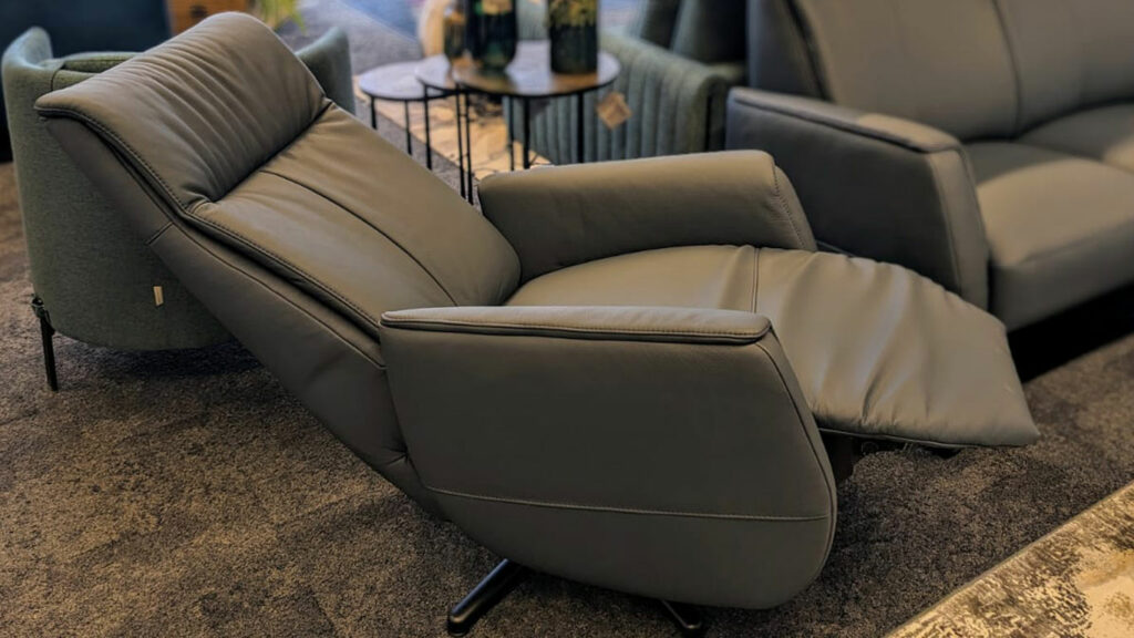 fauteuil de relaxation en cuir gris